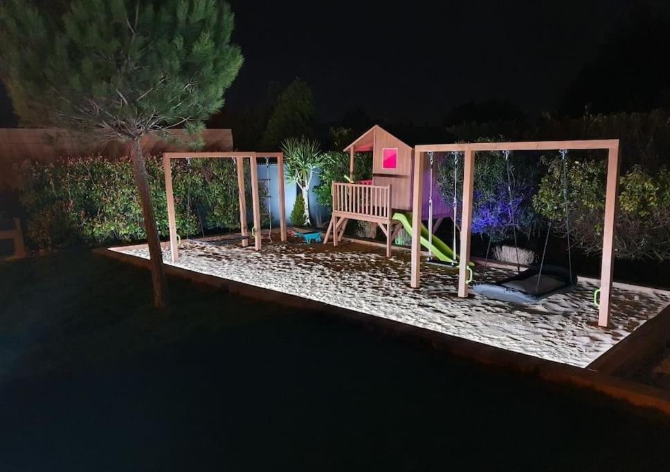 Maison De Vacances Contemporaine Avec Piscine Villa Vedène Eksteriør bilde